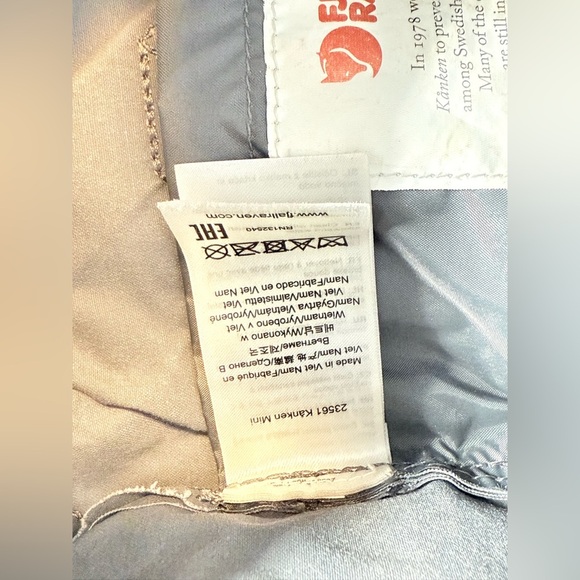 Fjallraven Kanken Classic Gray and Red Backpack - Picture 5 of 9